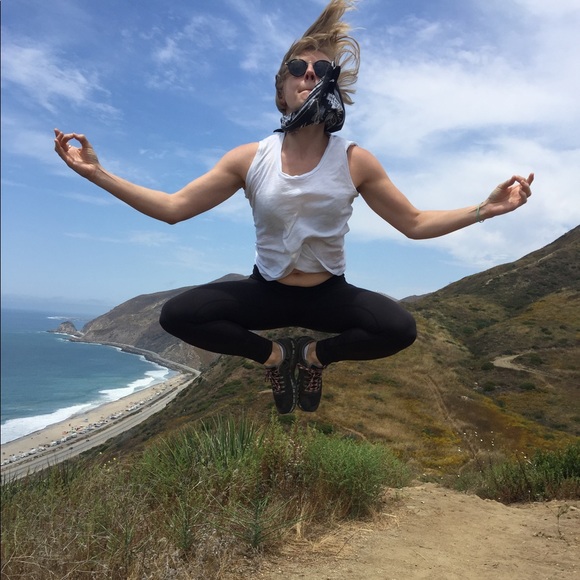 Meet your Posher, Julia - Picture 2 of 4